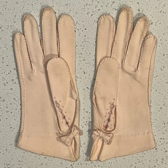 Authentic Vintage 1952 Christian Dior Shalimar Gloves | Pale Pink Leather with B - Picture 6 of 16